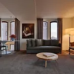 Отель Mandarin Oriental Conservatorium, 5*