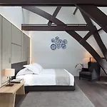 Отель Mandarin Oriental Conservatorium,