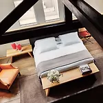 Отель Mandarin Oriental Conservatorium,