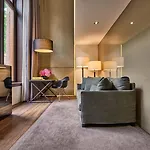 Отель Mandarin Oriental Conservatorium,