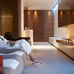 Отель Mandarin Oriental Conservatorium,