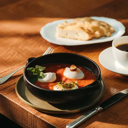 Mandarin Oriental Conservatorium, Hotel 5*