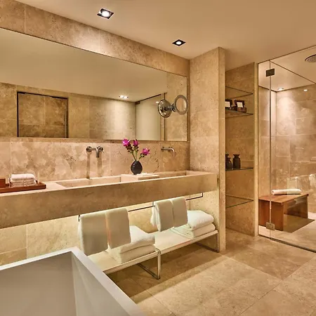 Mandarin Oriental Conservatorium, 5*