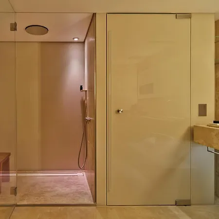 Mandarin Oriental Conservatorium, Hotel