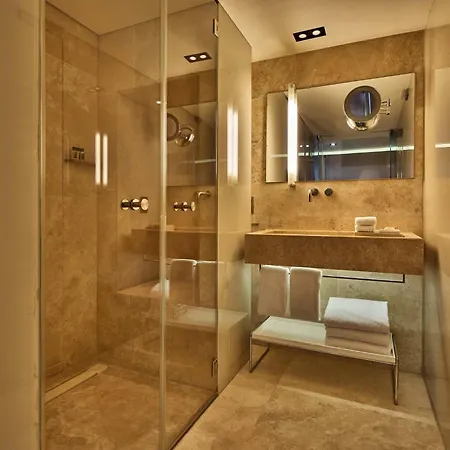 Mandarin Oriental Conservatorium, Hotel 5*