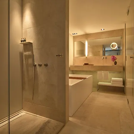 Mandarin Oriental Conservatorium, Hotel